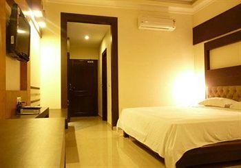 H R Palace 3*