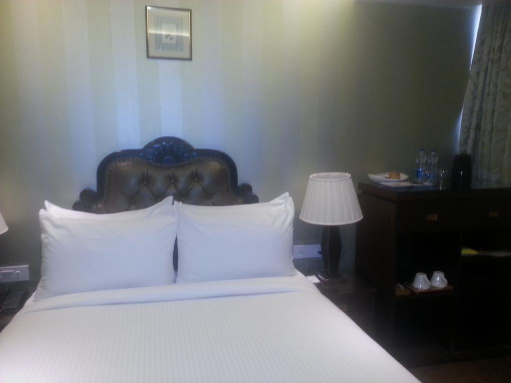 Golden Oak Hotel 3*