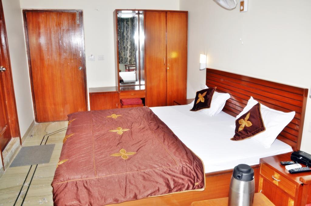 Hotel Siddhi Vinayak Station Road