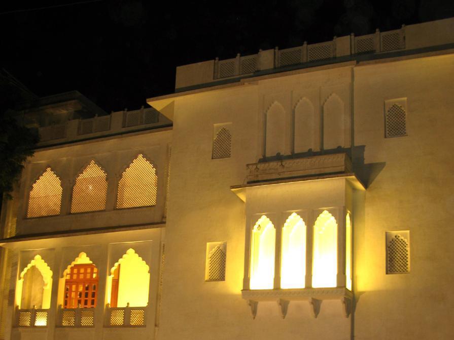 H R Palace 3*
