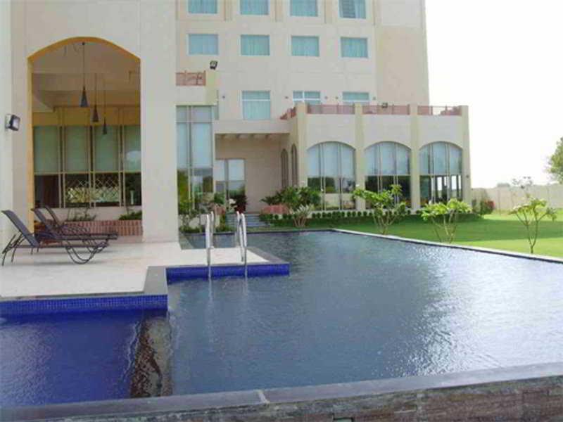 Ramada By Wyndham Jaisinghpura Hotel
