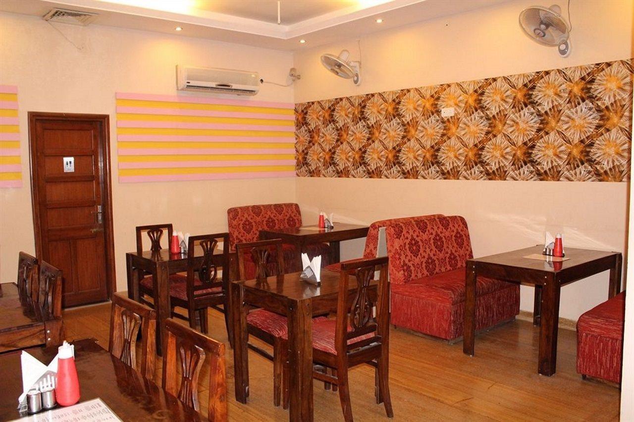Hotel H R Palace Jaipur