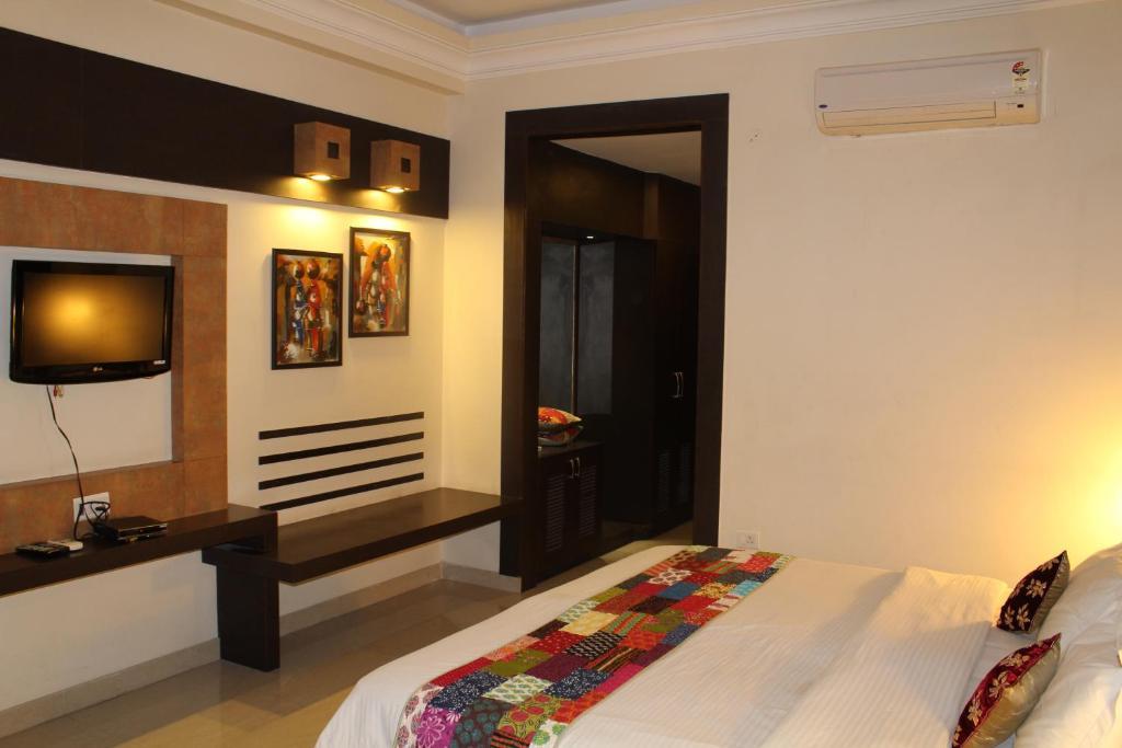 H R Palace 3*