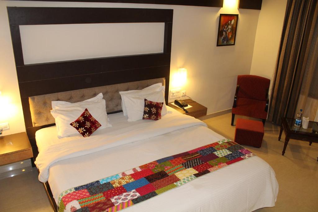 Hotel H R Palace 3*