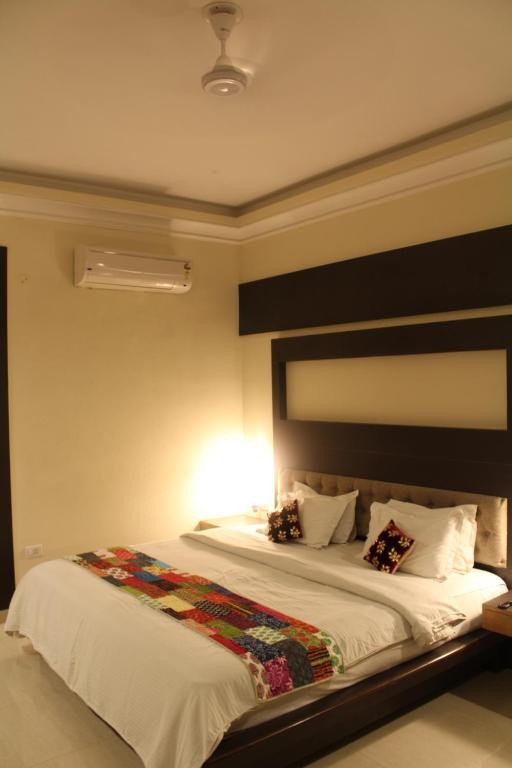 Hotel H R Palace Jaipur