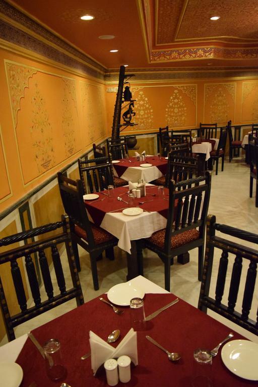 Hotel Chandragupt 4*