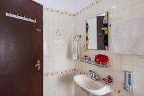 Oyo Mansarovar Metro Station Hotel