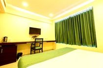 Hotel Fabhotel Radiant Star Lalkothi