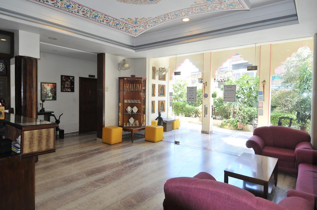 H R Palace Hotel 3*