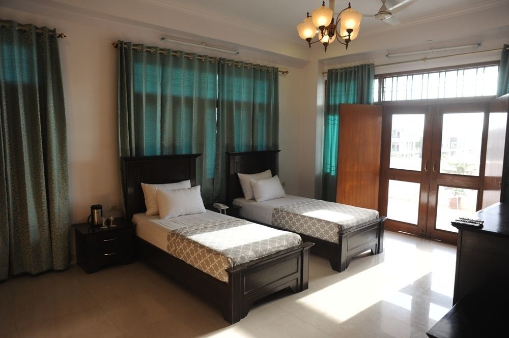 Raj Regency Hotel 3*