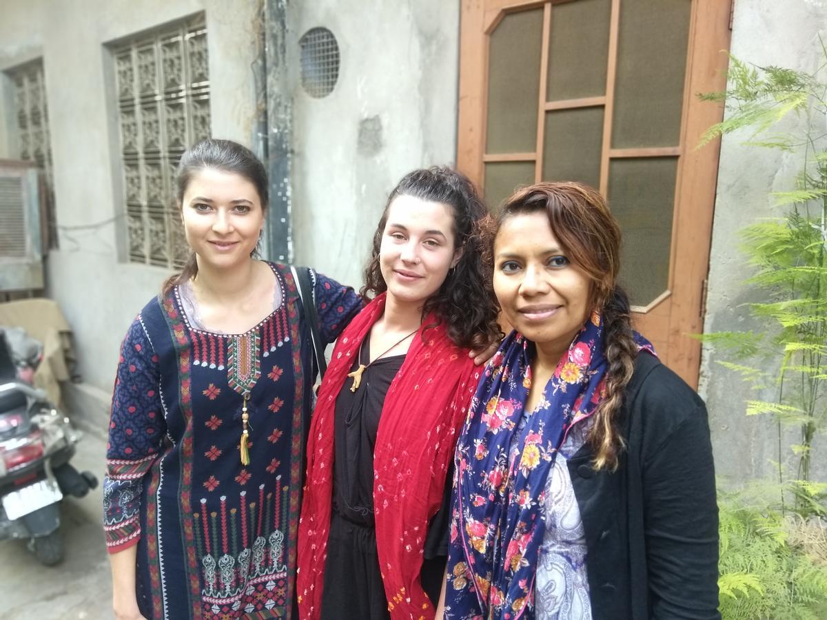 Nadya For Female & Family Homestay *