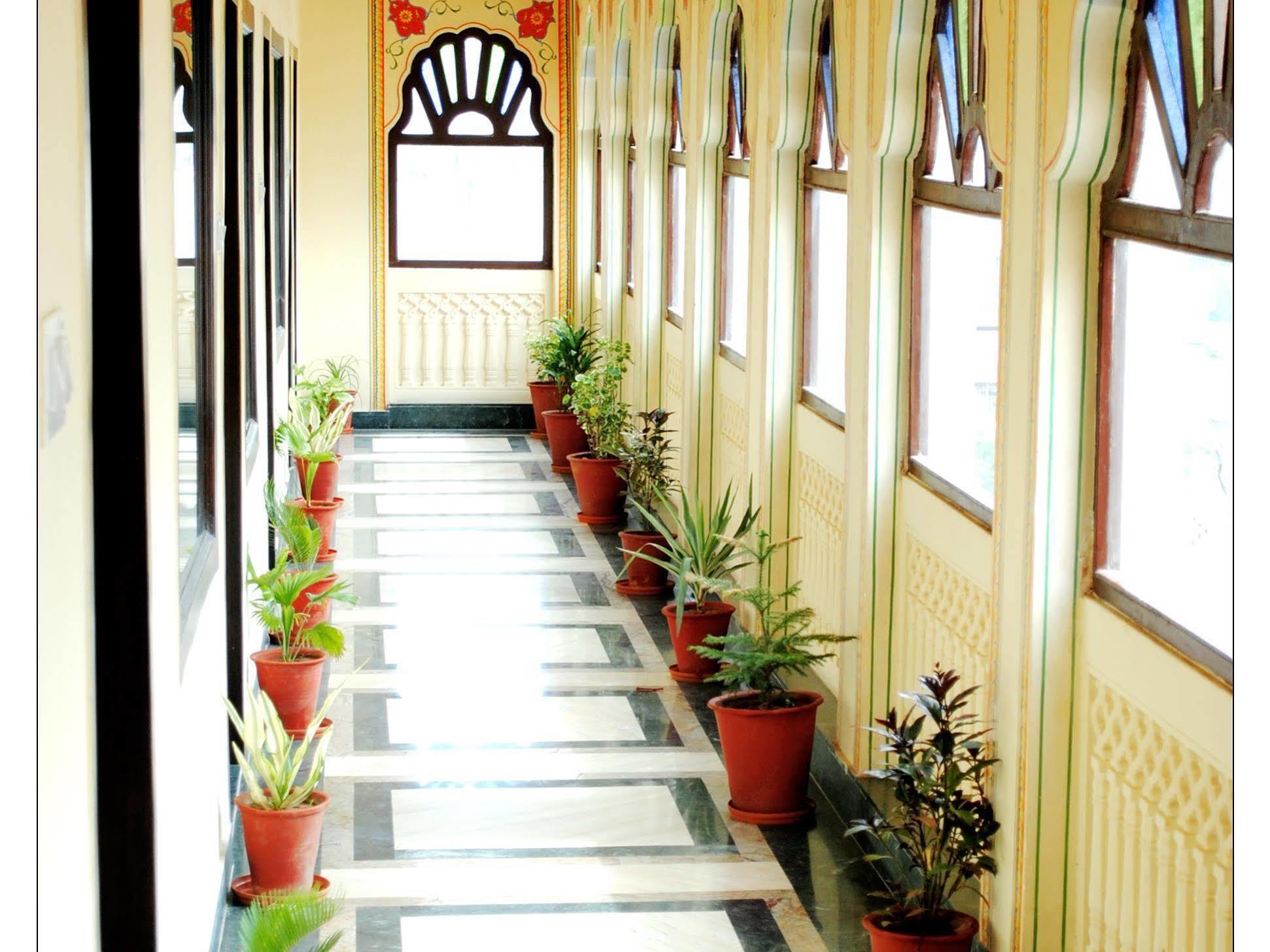 Hotel Chandragupt Jaipur