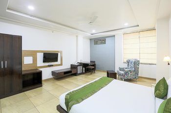 Tgi Apple Hotel 3*