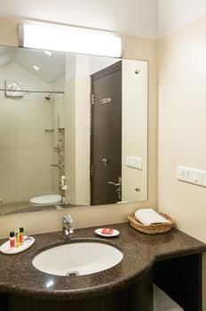 Oyo Premium World Trade Park Hotel