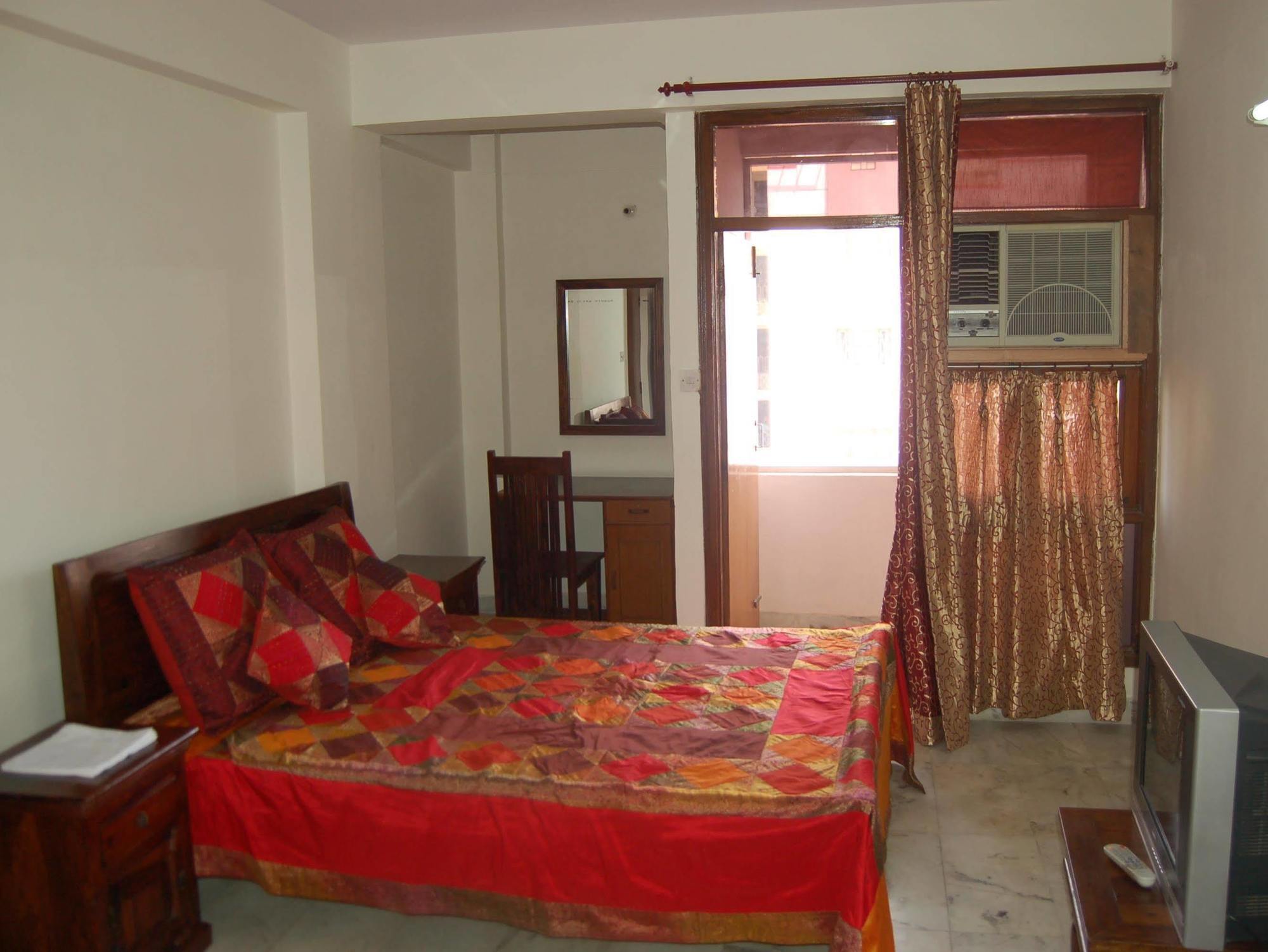 Pratap Enclave Hotel 2*