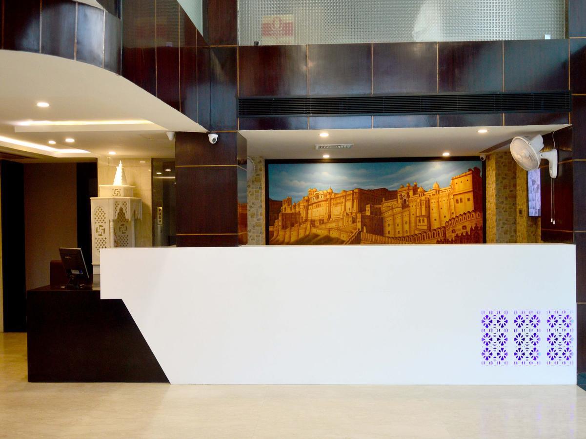 Oyo 7130 Broadway Hotel