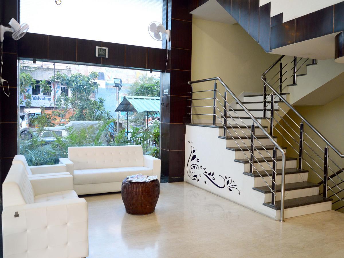 Hotel Oyo 7130 Broadway