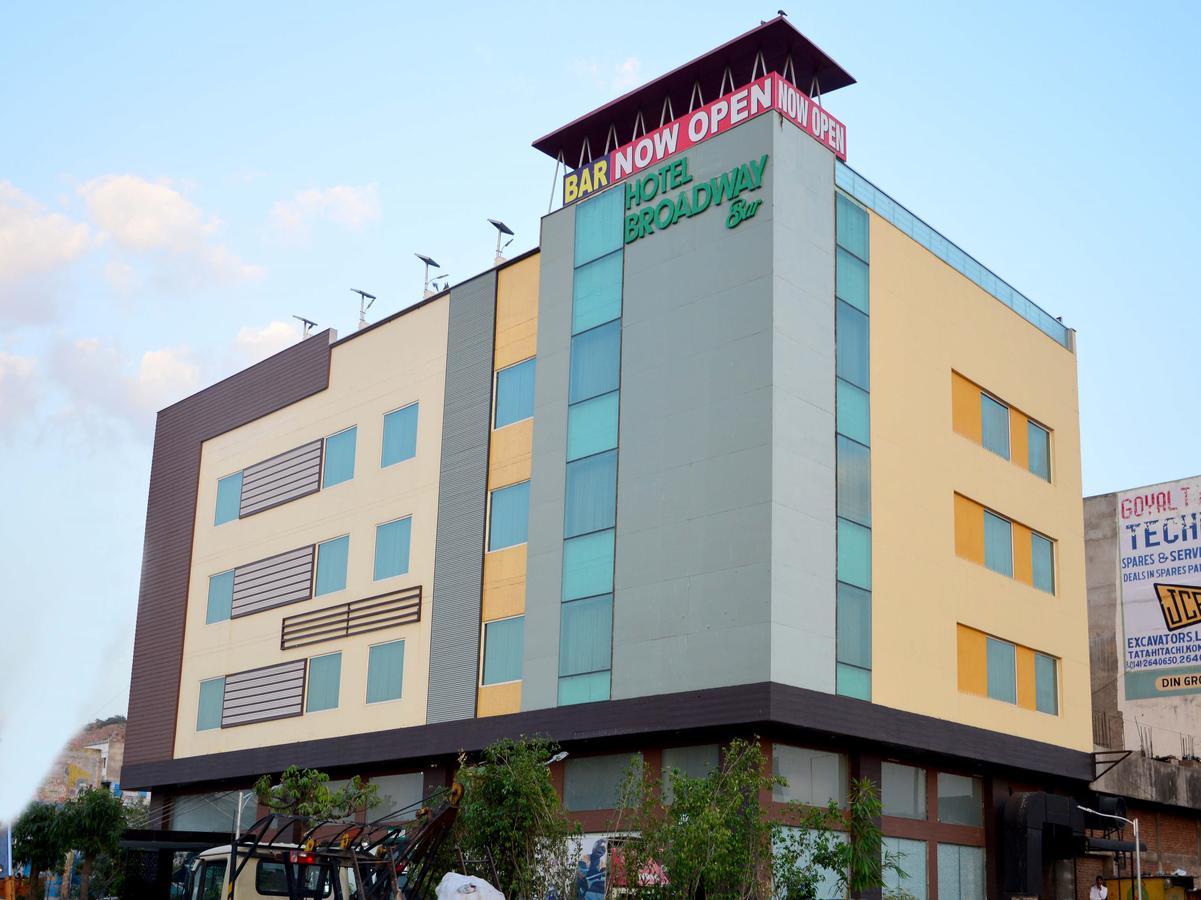 Hotel Oyo 7130 Broadway 3*