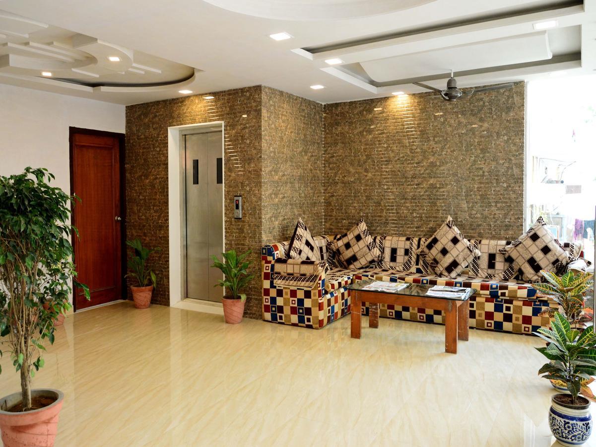 Hotel Oyo 2442 Star Palace Jaipur