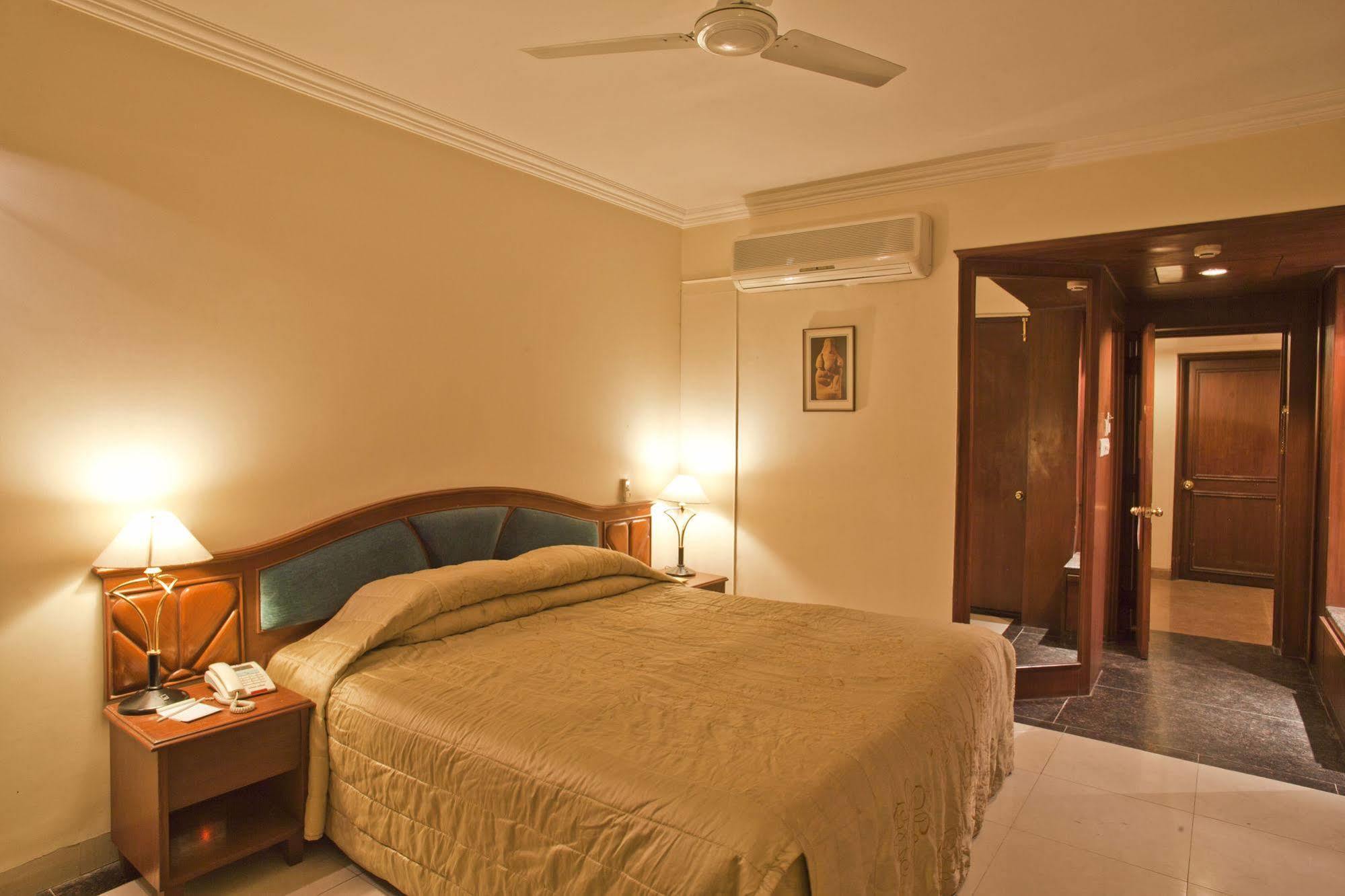 Hotel Om Tower