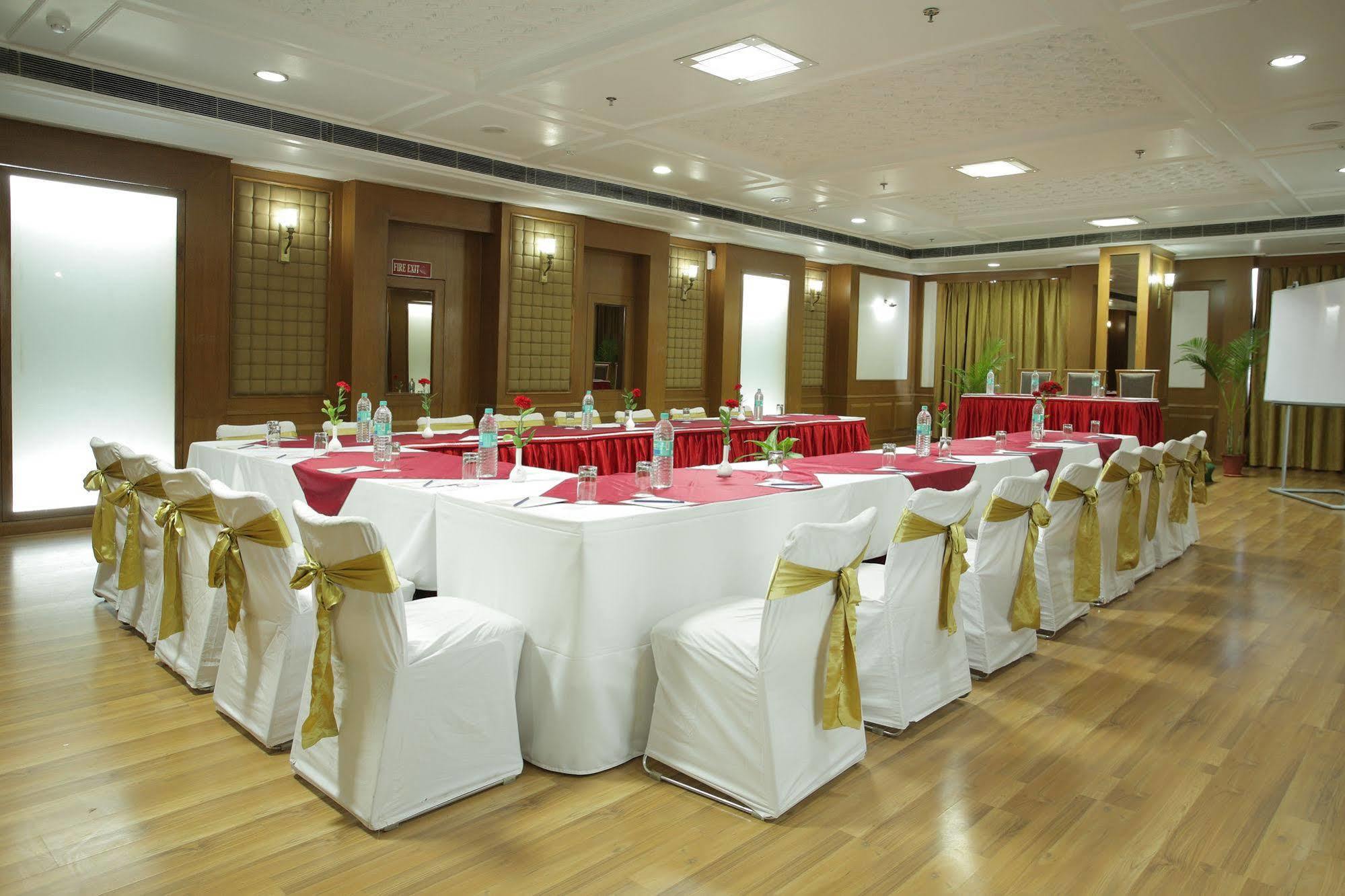 Om Tower Hotel 3*