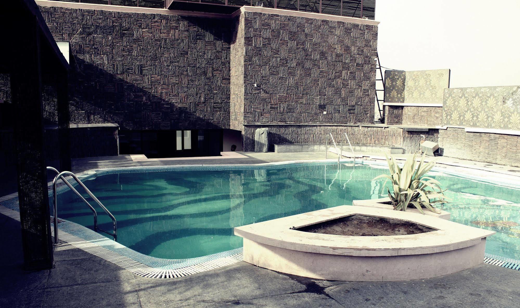 Hotel Om Tower 3*