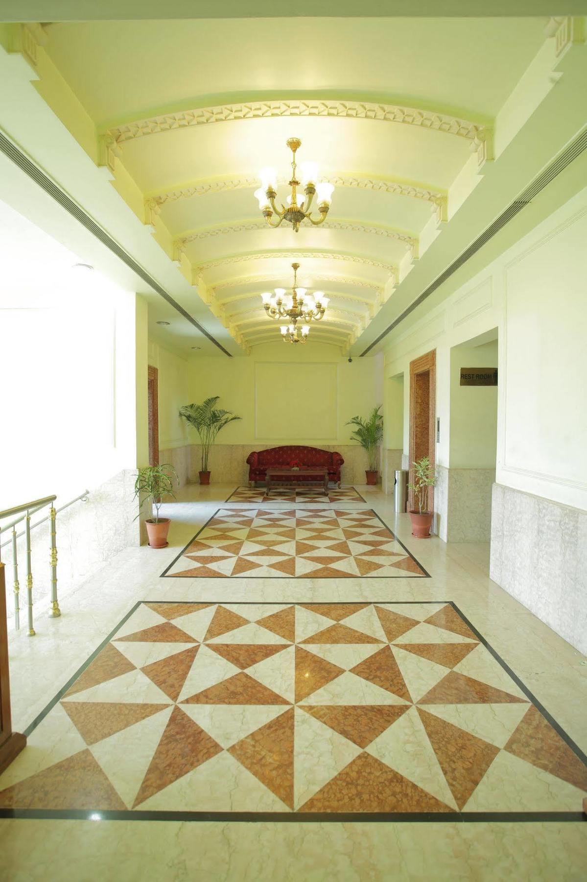 Om Tower Hotel 3*
