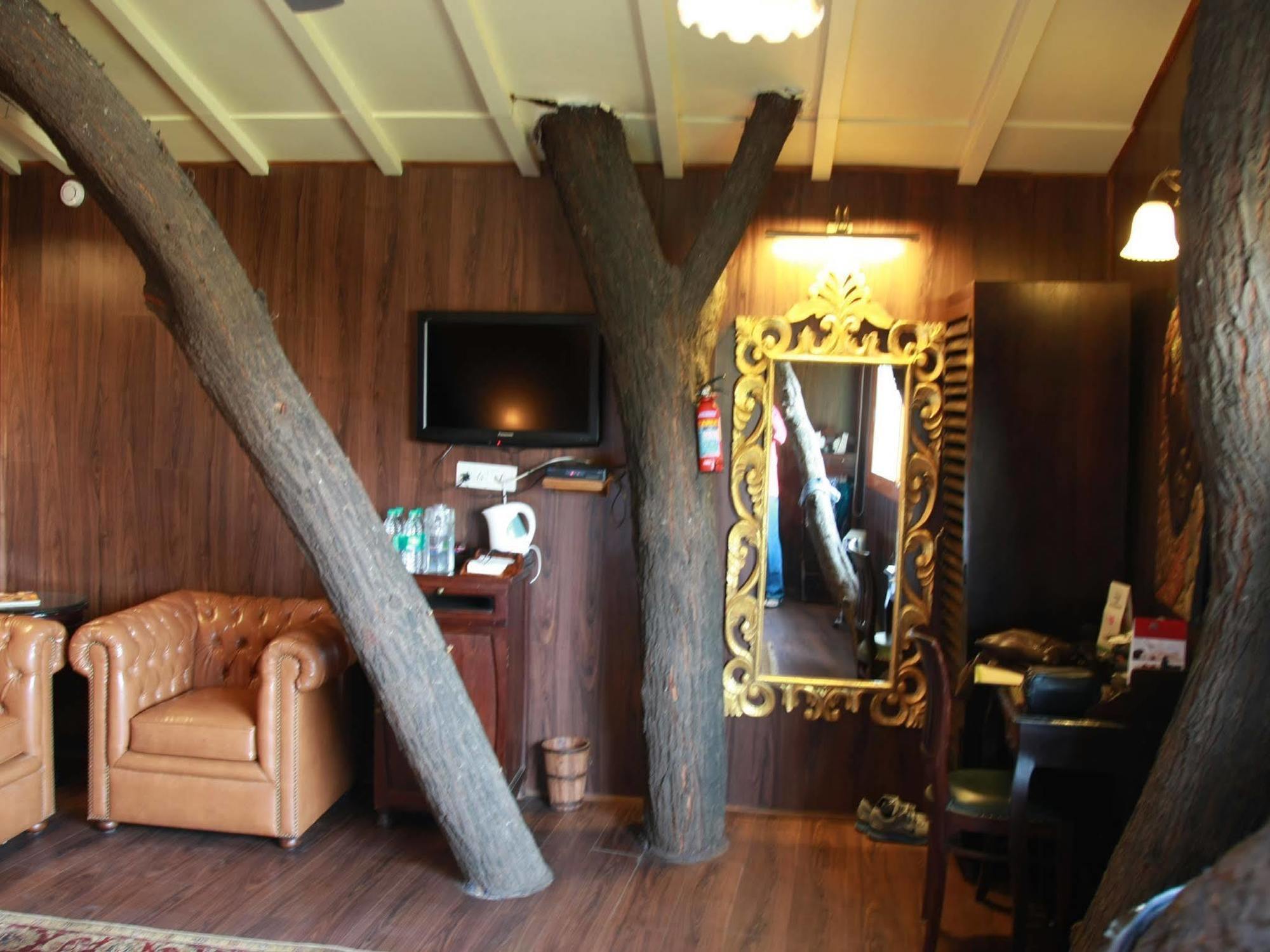 The Tree House 4*