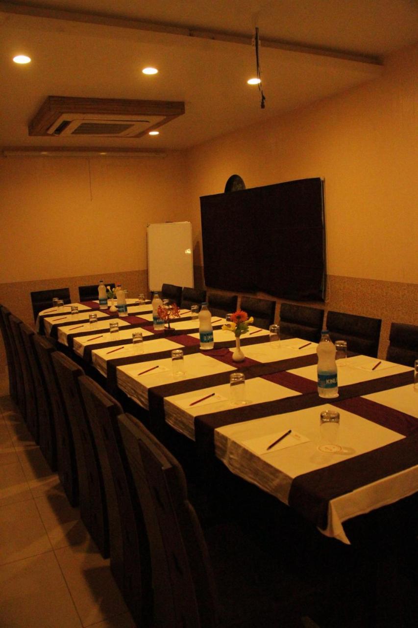 Tgi Apple Hotel Jaipur
