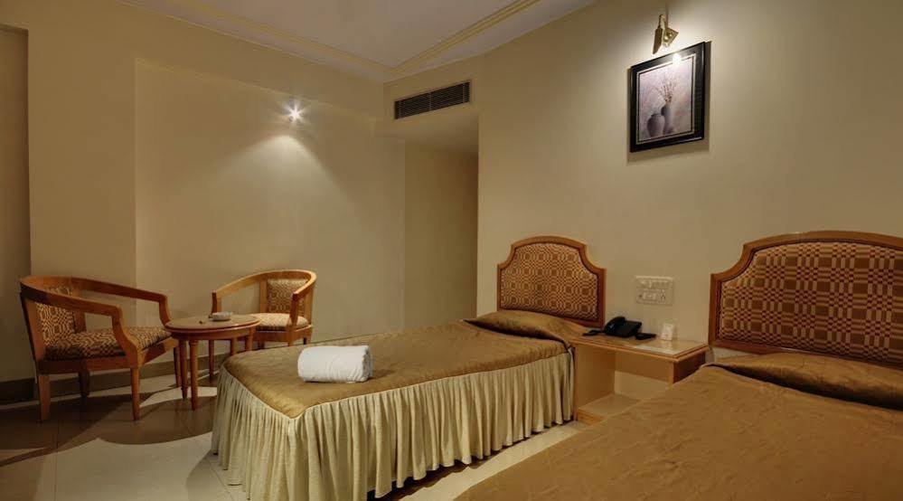 Oyo 15359 Kachandeep 3*