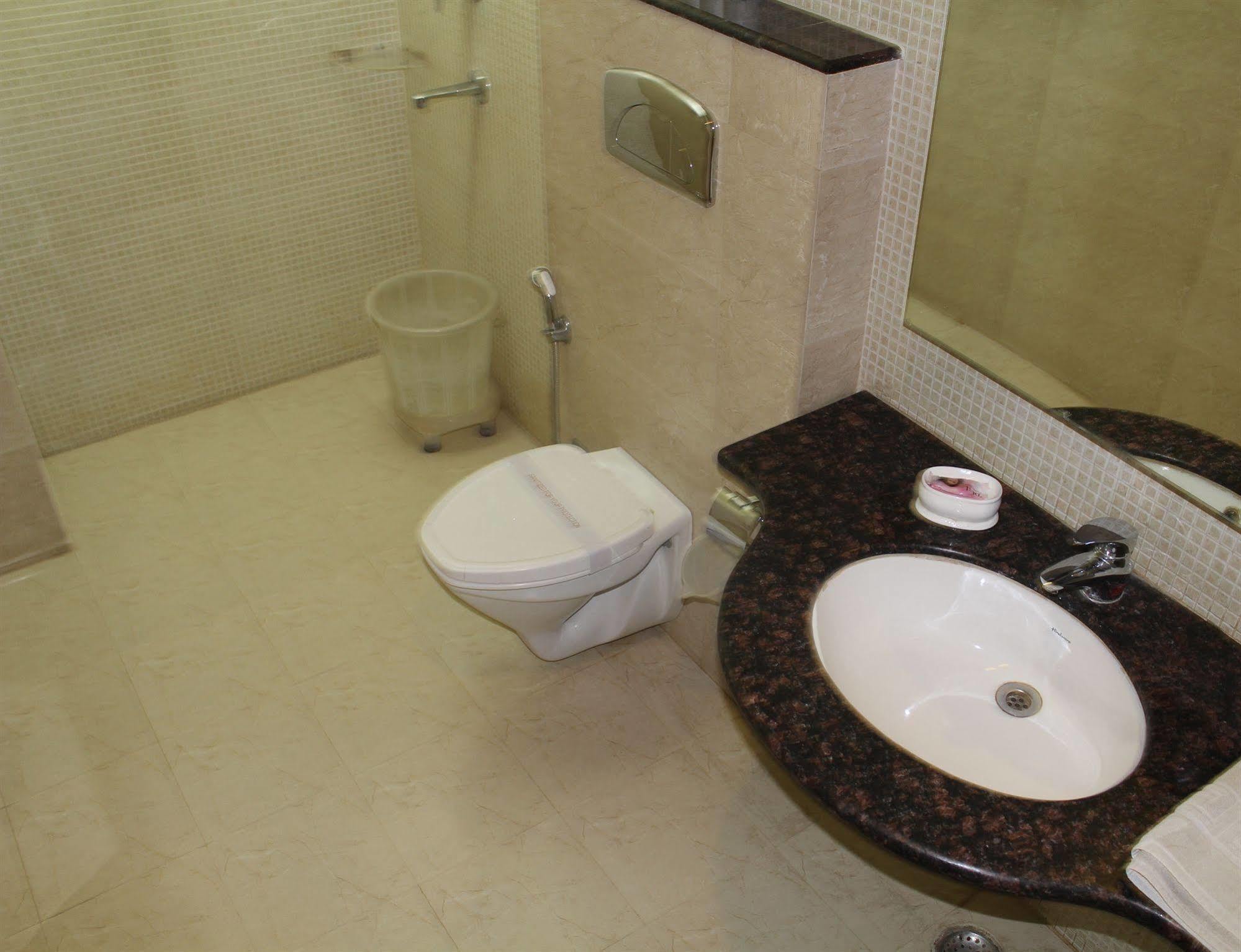 H R Palace Hotel 3*