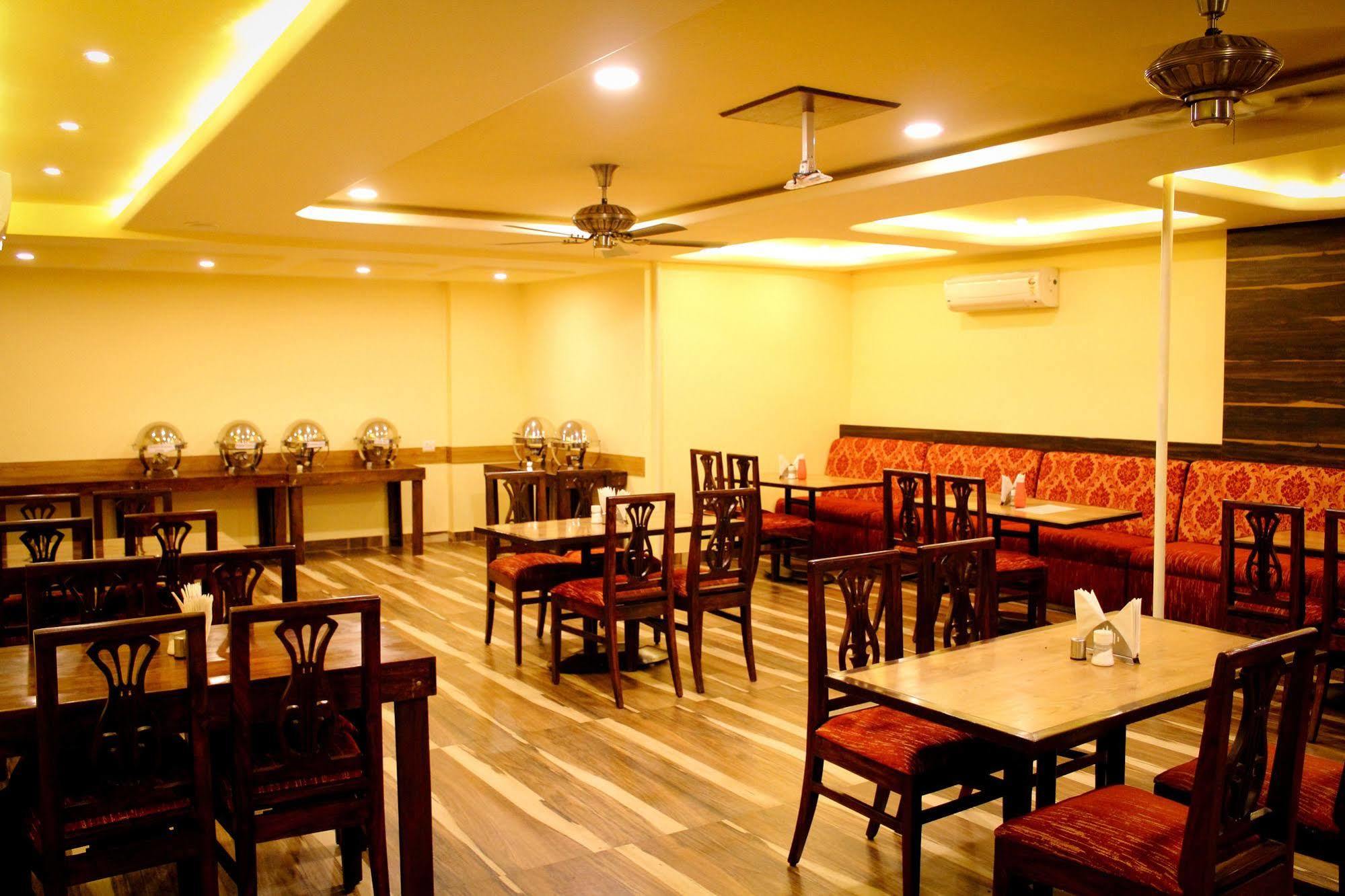 Hotel H R Palace Jaipur