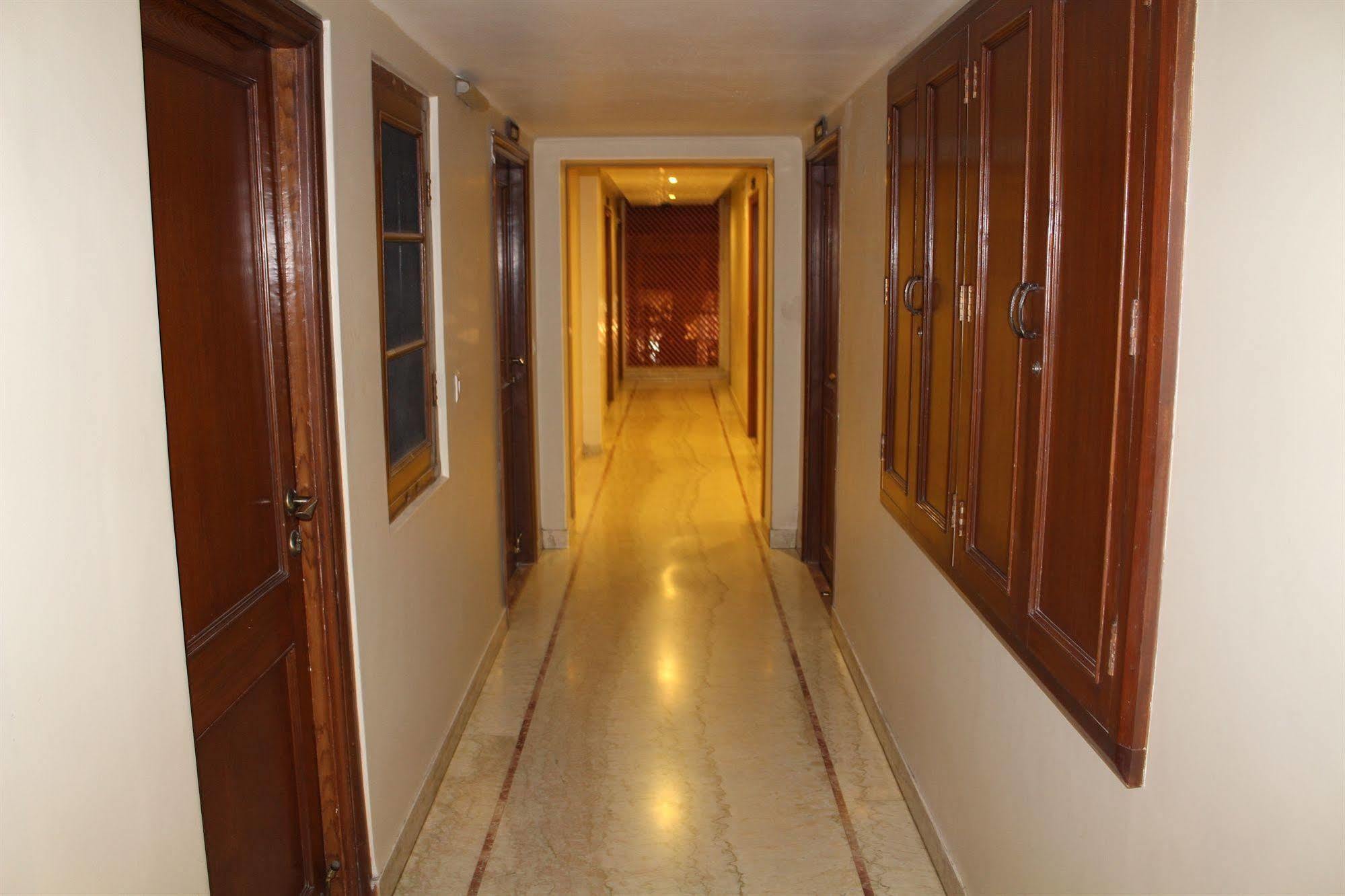 H R Palace Hotel 3*