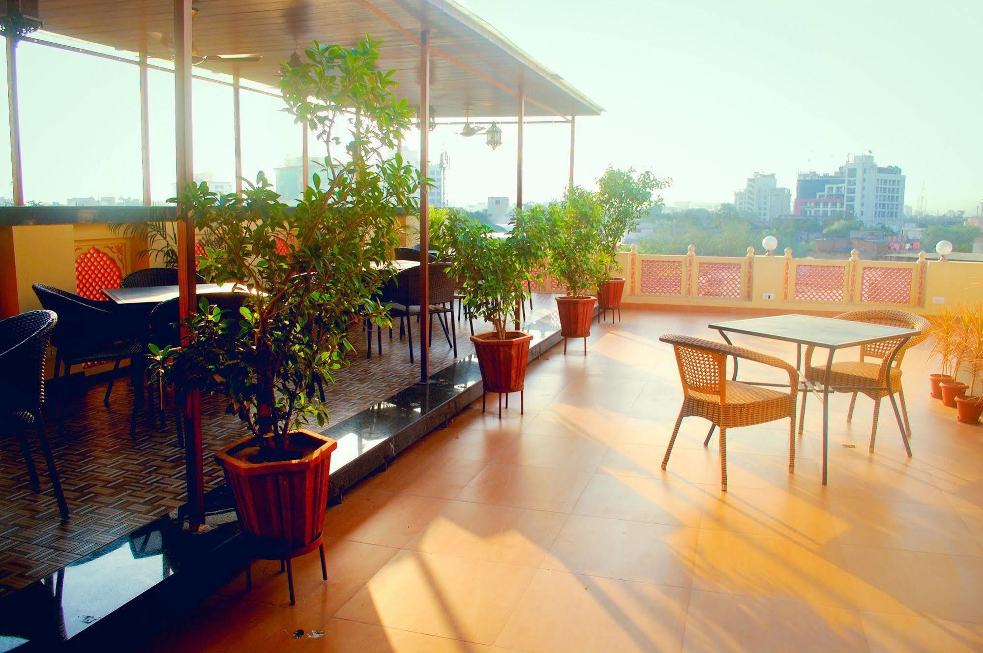 Hotel H R Palace 3*