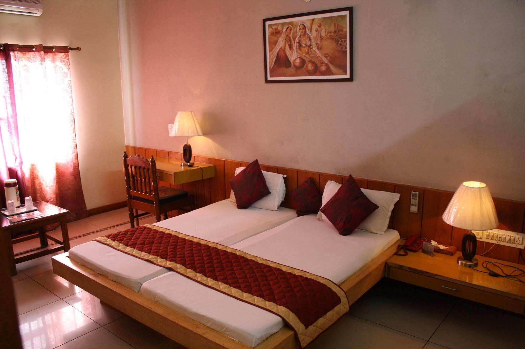 Hotel Shalimar 2*