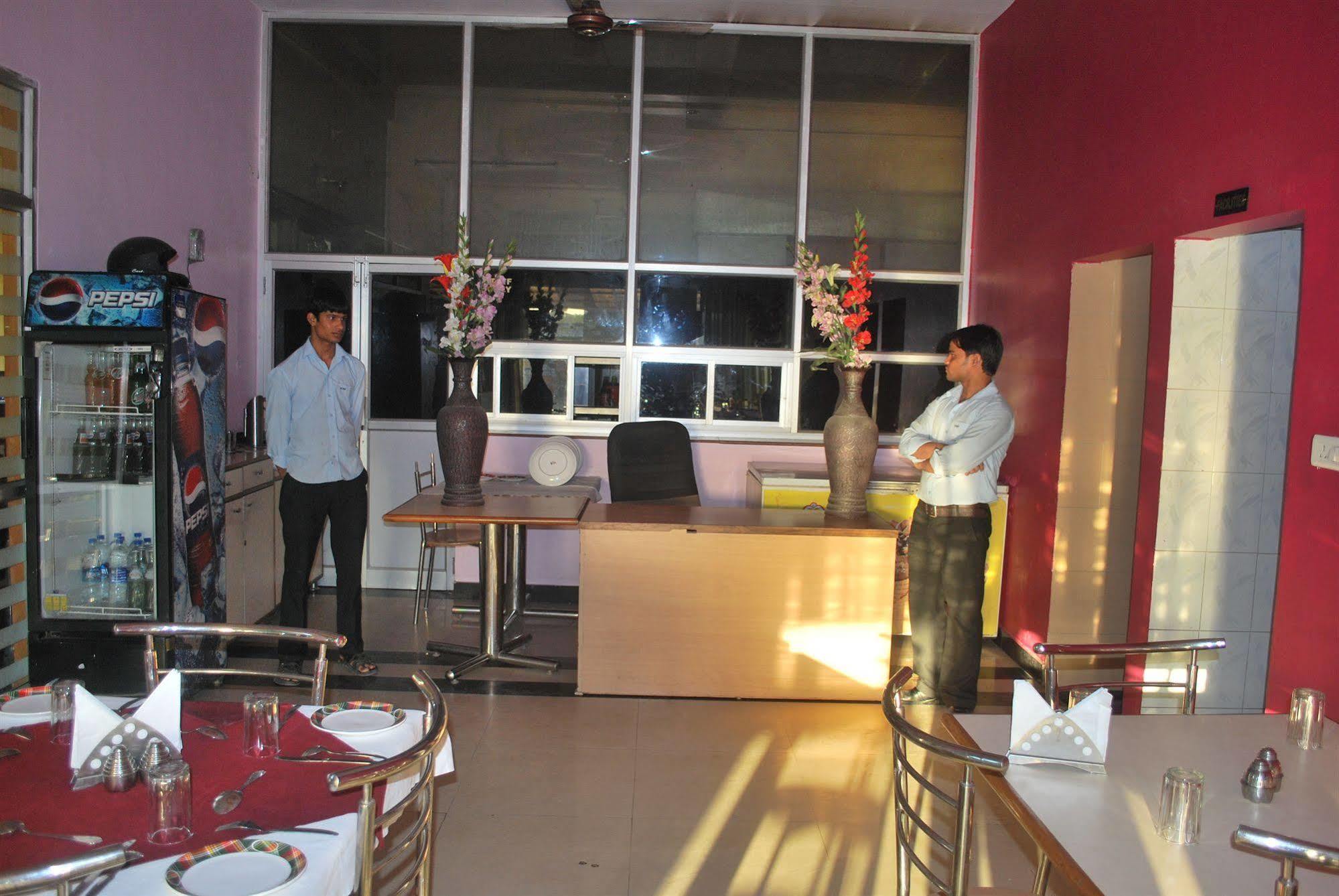 Mansarovar Palace Hotel 3*