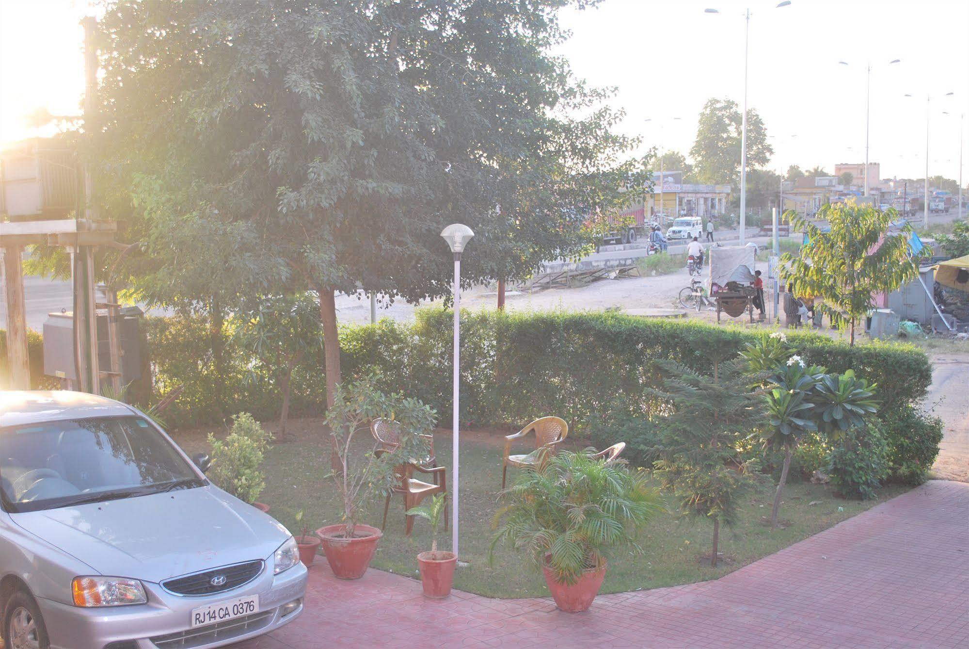 Mansarovar Palace 3*