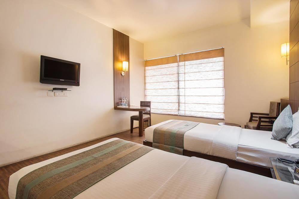 Hotel Oyo Premium World Trade Park 3*