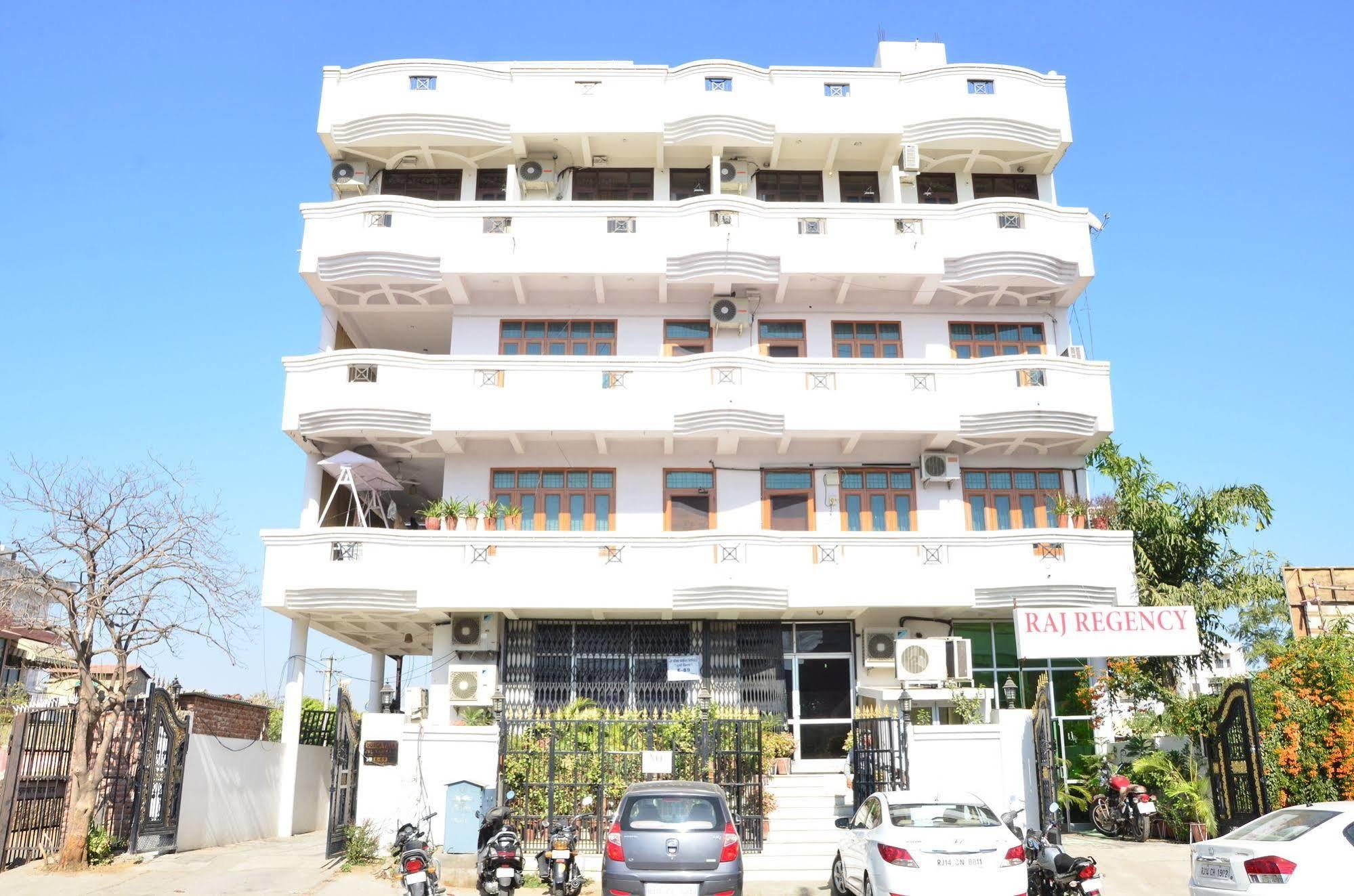 Raj Regency Hotel 3*