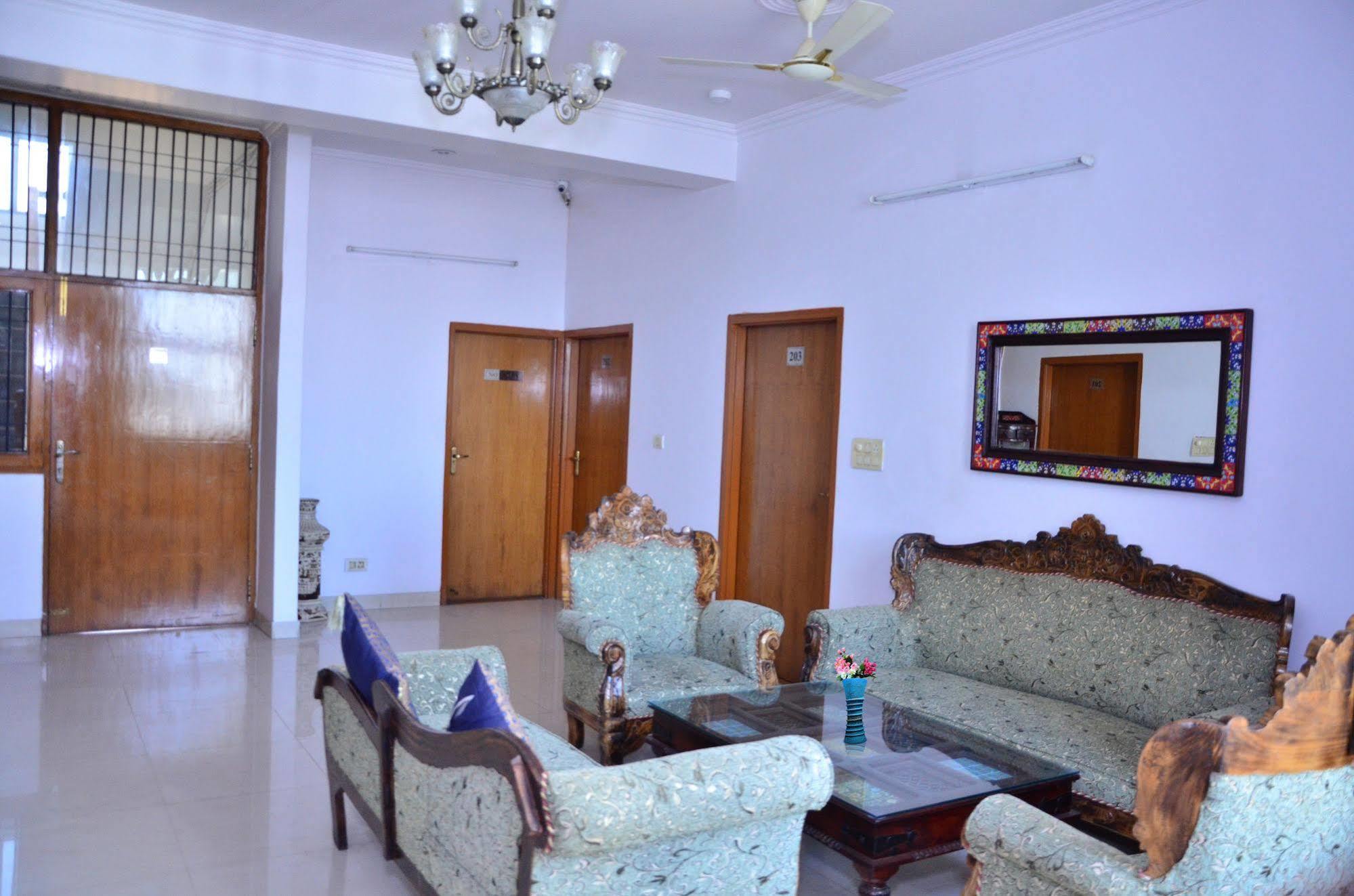Raj Regency 3*