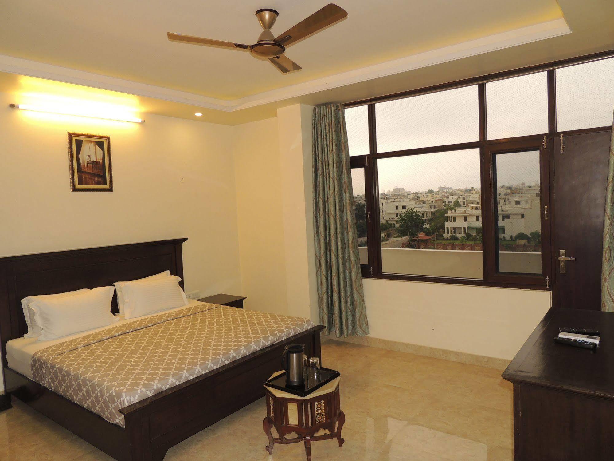 Raj Regency 3*