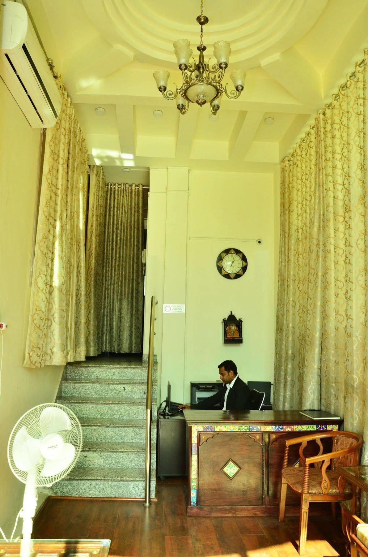 Raj Regency Hotel 3*