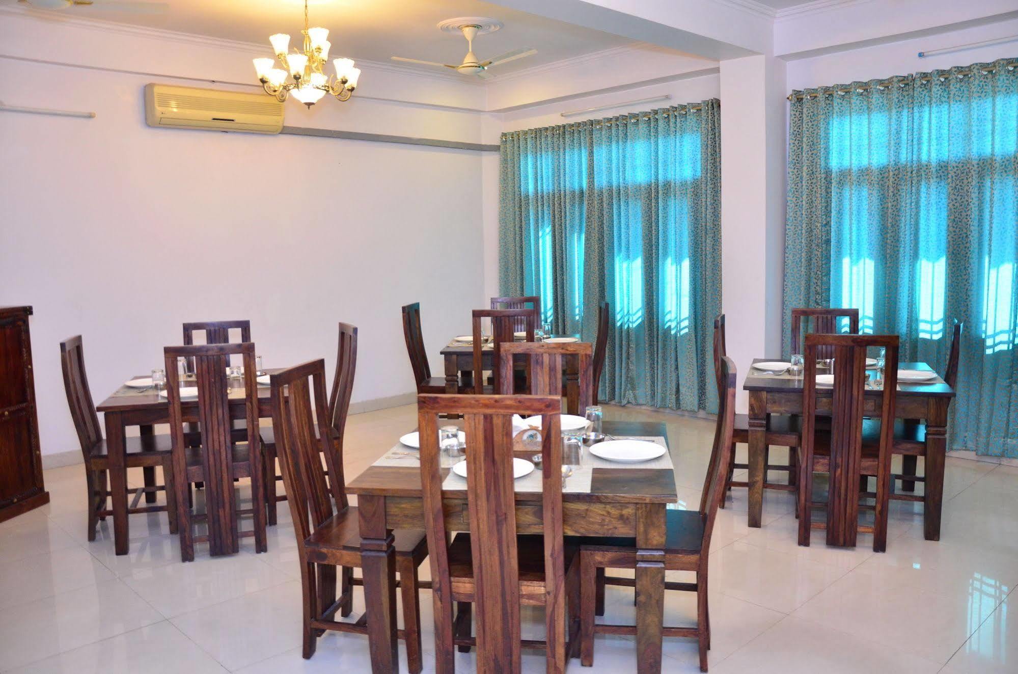 Raj Regency 3*