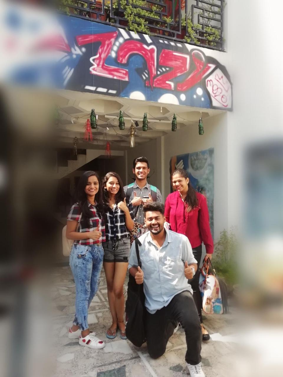 Lazy Mozo Backpackers Hostel *