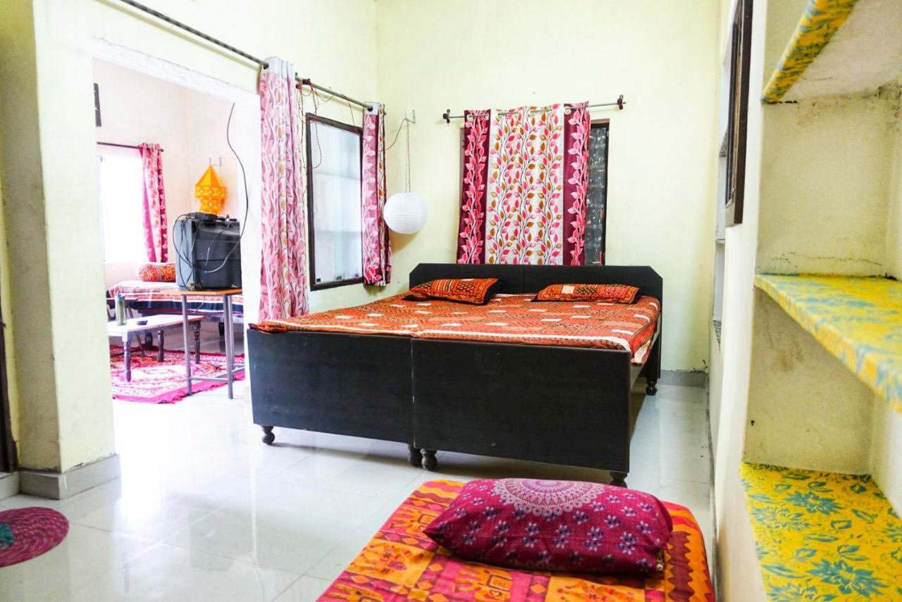 Nadya For Female & Family Homestay