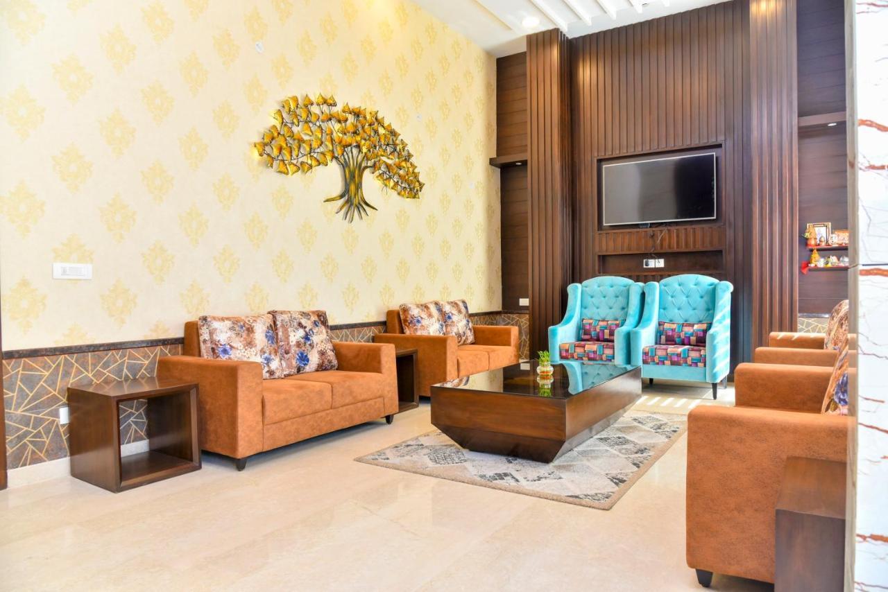 Suncity Plaza, Sitapura, 4*