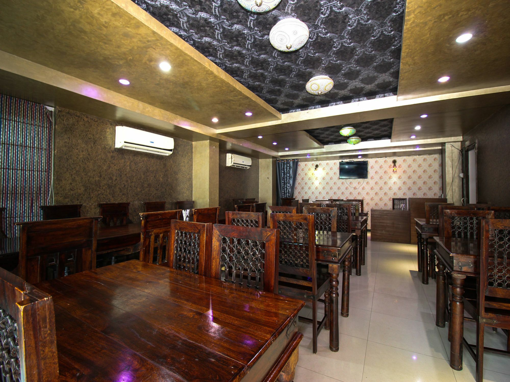 Hotel Oyo 15896 Jal Mahal Haveli