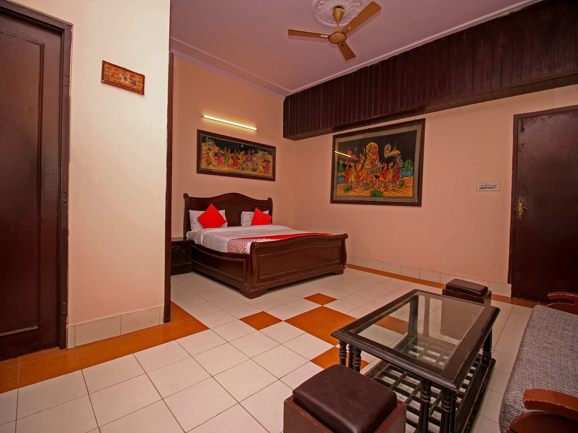 Resort Oyo 15214 Mahal Rajwada 3*