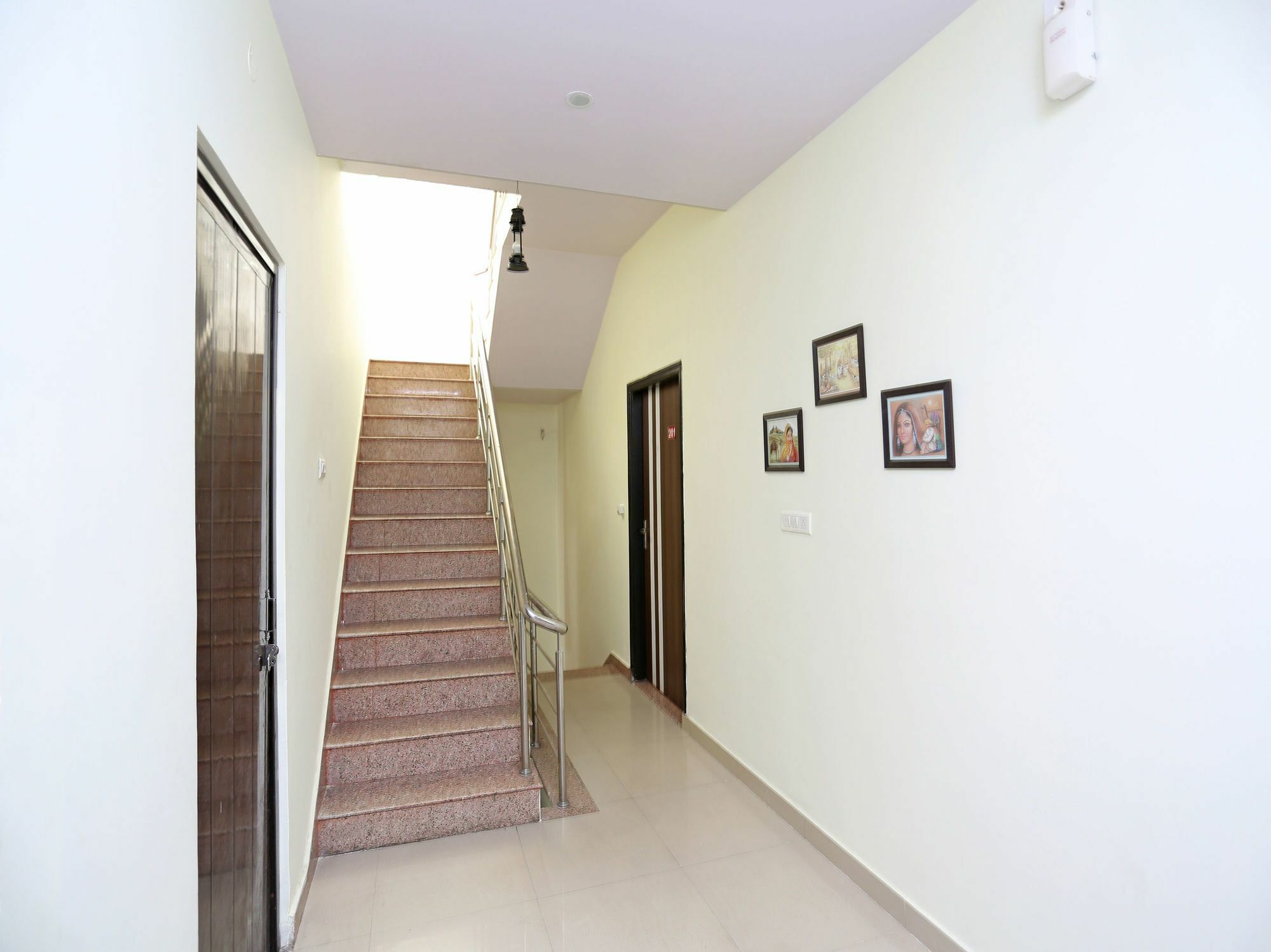 Rnb Select Vijay Palace 2*