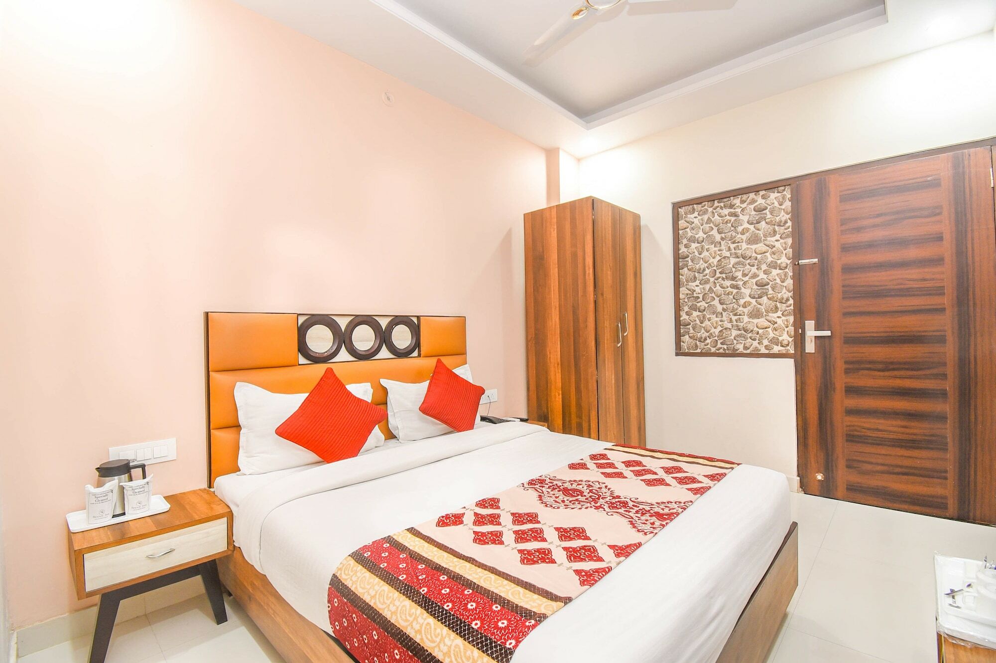 Reeve Hotel 3*